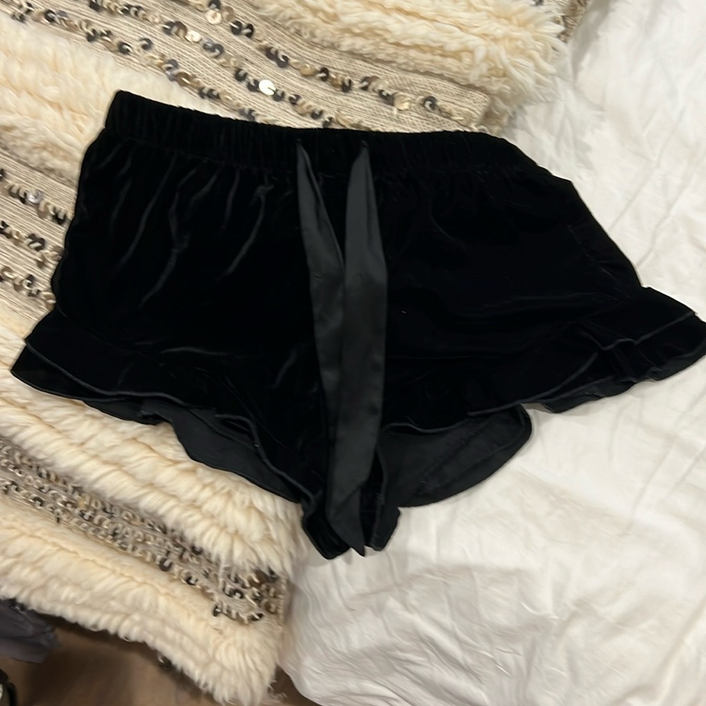 Victoria’s Secret velvet sleep, short size medium